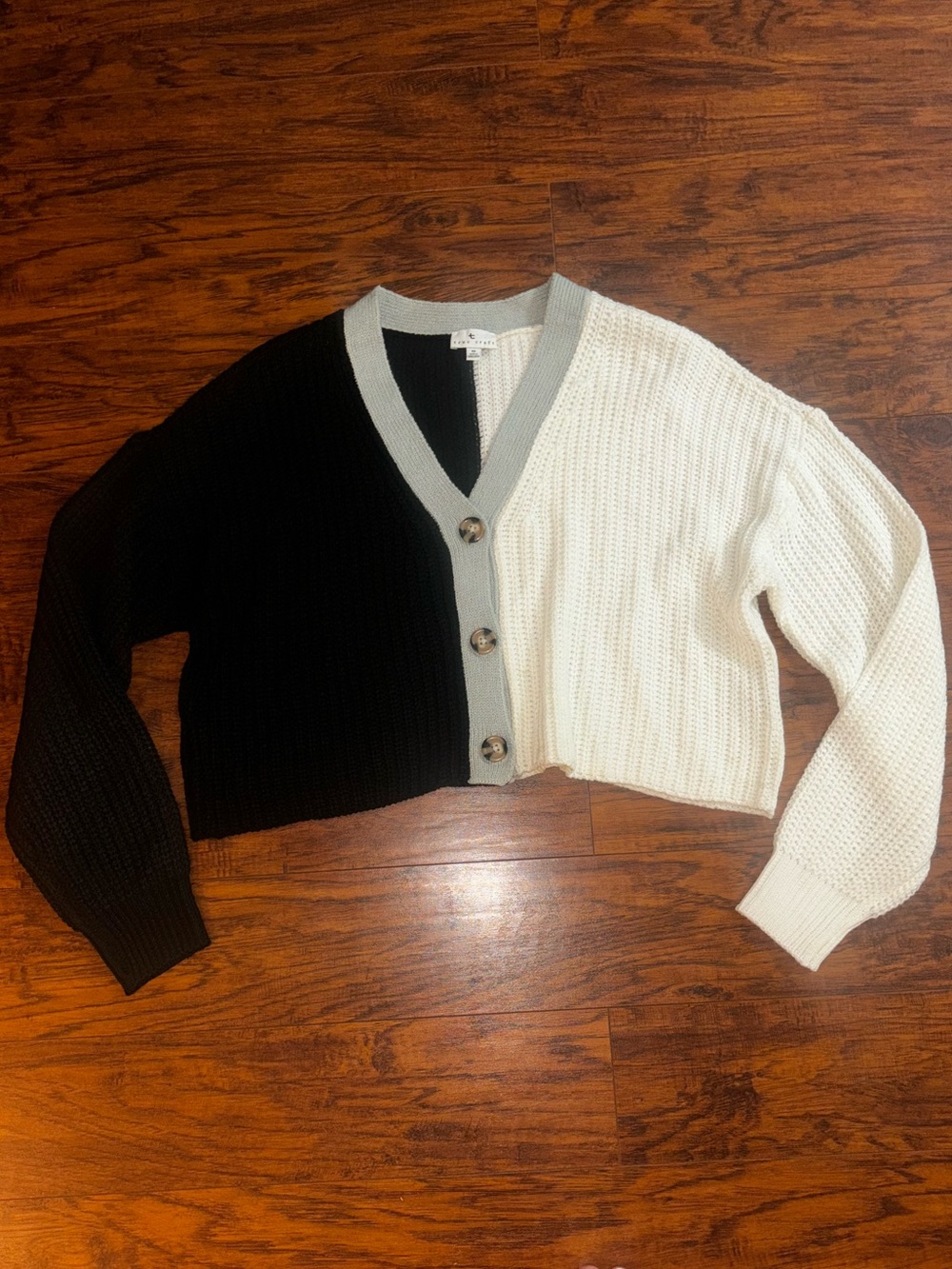 True Craft Colorblock Cropped Sweater Black White Two-Tone Button Knit Cardigan